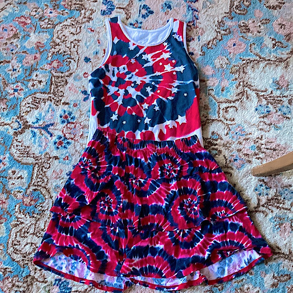 Cute 4th of July outfit (shirt and skirt) very fashionable👍